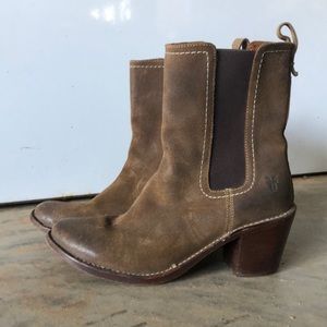 Women’s Frye pull on leather boots size 8.5